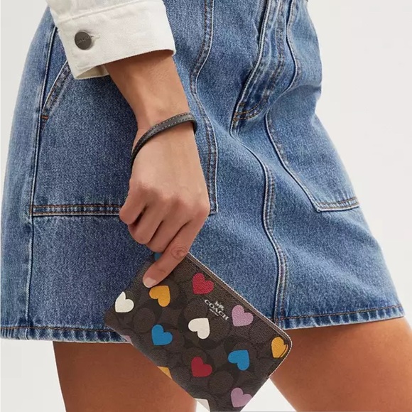 Coach Corner Zip Wristlet In Signature Canvas With Heart Print - Picture 4 of 4